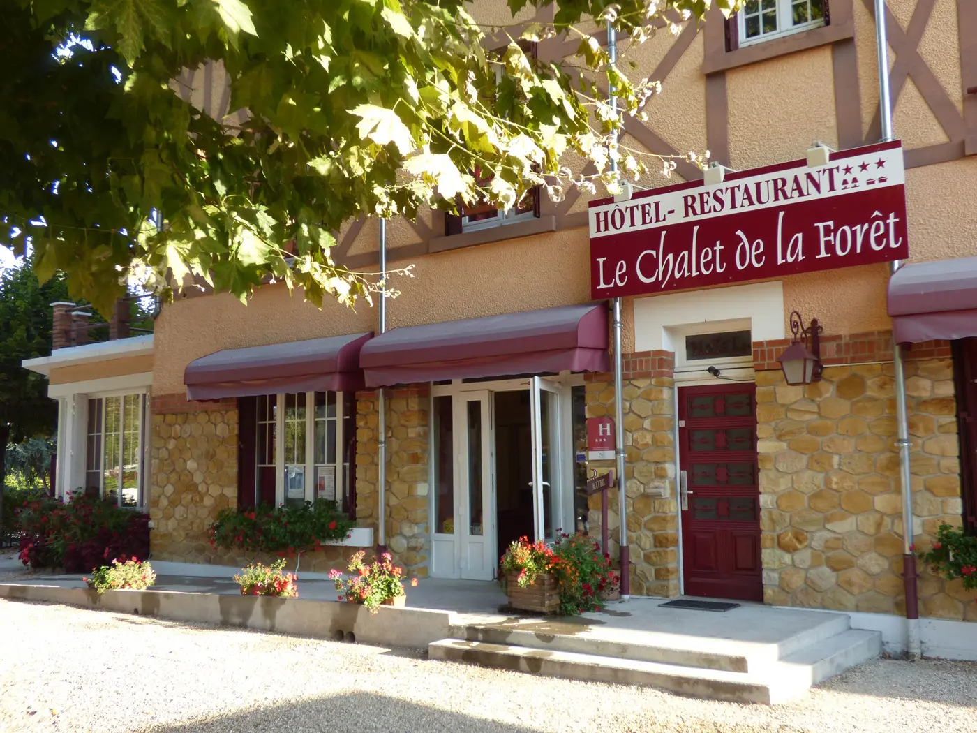 Le_chalet_de_la_foret-Hotel-Restaurant-Vierzon-exterieur